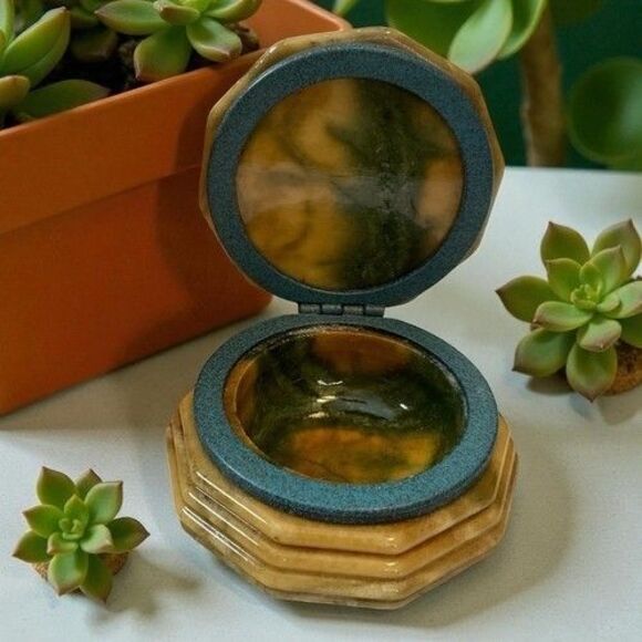 VTG Green Hand Carved Genuine Alabaster Jewelry Pill Hinged Trinket Box Italy - Picture 1 of 10